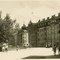 Das Haus in der Defreggerstraße 12 (in der Bildmitte) mit dem Waren-Kredithaus-Fortuna, dem Geschäft der Großeltern (Bildquelle: Innsbrucker Stadtarchiv)