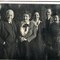 Erika Shomrony (2. von li) mit ihrem Vater Richard Schwarz (1. von li) und Verwandten in England in den 1940er Jahre (Bildquelle: Erika Shomrony)
