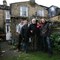 Michael Graubart mit dem Projektteam im Garten seines Hauses in Balham, London 2010 (Bildquelle: Emir Handžo)