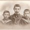 Der Vater von Peter Gewitsch, erster von rechts und seine beiden Onkel, Wien 1905 (Bildquelle: Peter Gewitsch)