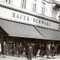 Das Kaufhaus Bauer&Schwarz 1938: Die Schaufenster wurden von den Nazis mit „Jude“ beschmiert. (Bildquelle: Innsbrucker Stadtarchiv)