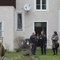 Abraham Gafni mit seiner Frau Zipora, Horst Schreiber und Irmgard Bibermann im Garten des Hauses in der Defreggerstraße 12, Innsbruck 2014 (Bildquelle: Horst Schreiber)